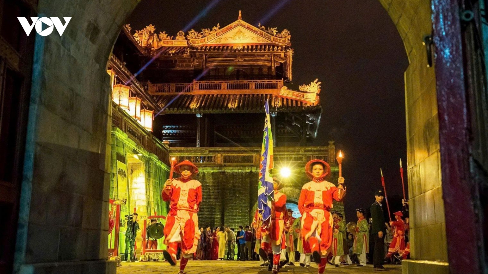Huế mở cửa Đại Nội về đêm phục vụ khách mùa cao điểm