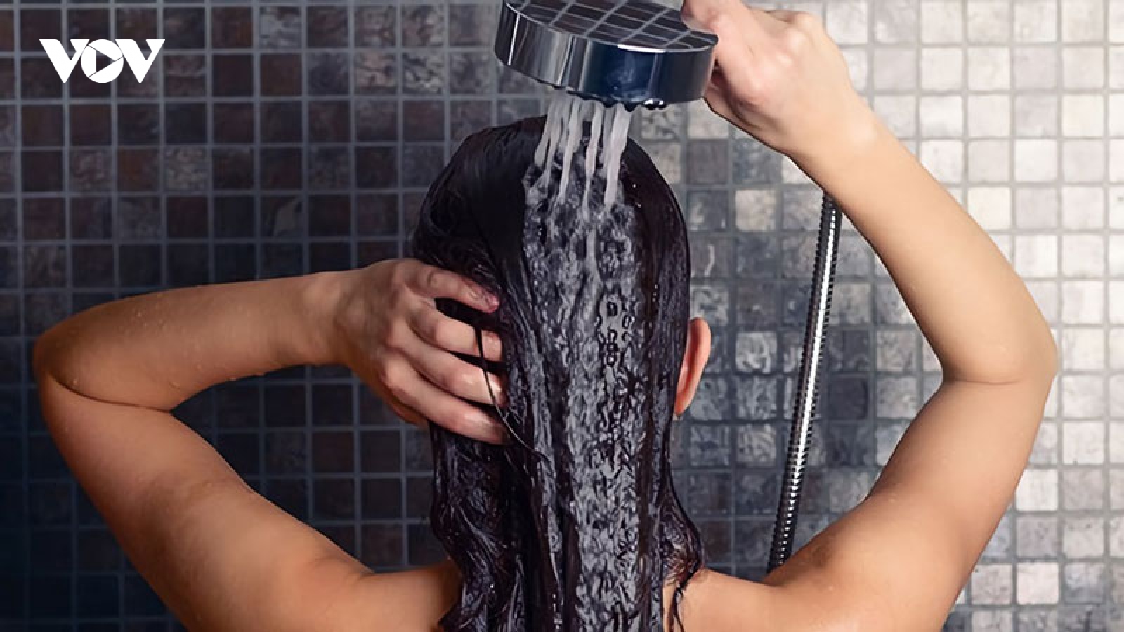 Tắm khuya có thực sự nguy hiểm? Những điều nhiều người vẫn chủ quan