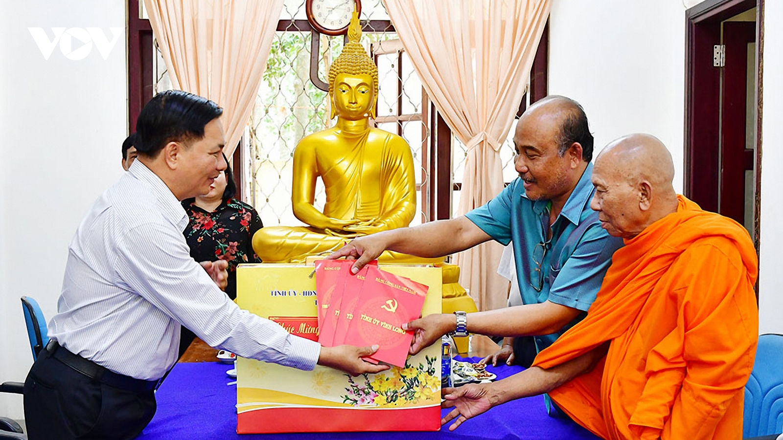 Lãnh đạo tỉnh Vĩnh Long thăm, chúc Tết Chôl Chnăm Thmây đồng bào Khmer