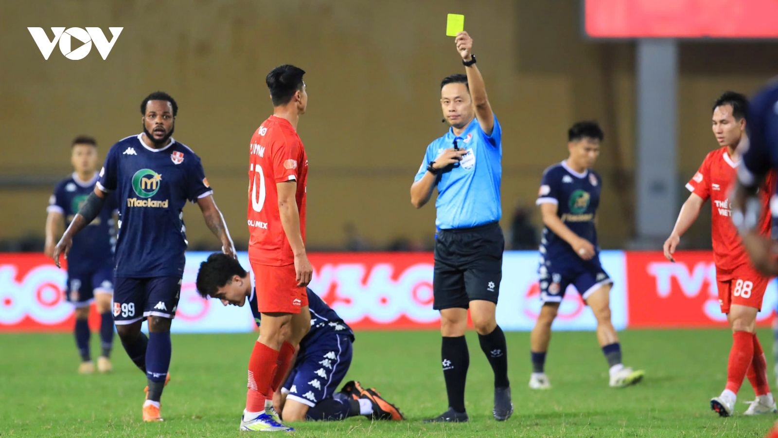 Loạt án kỷ luật xuất hiện dồn dập trước vòng 17 V-League 2025/2026