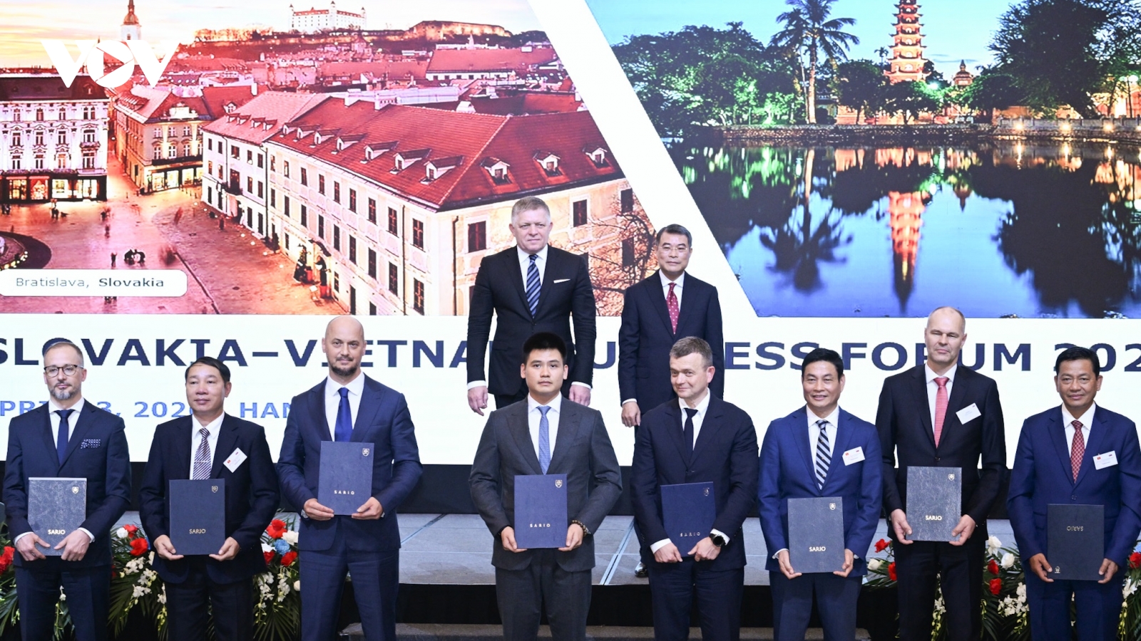 Thủ tướng Lê Minh Hưng và Thủ tướng Robert Fico dự diễn đàn doanh nghiệp