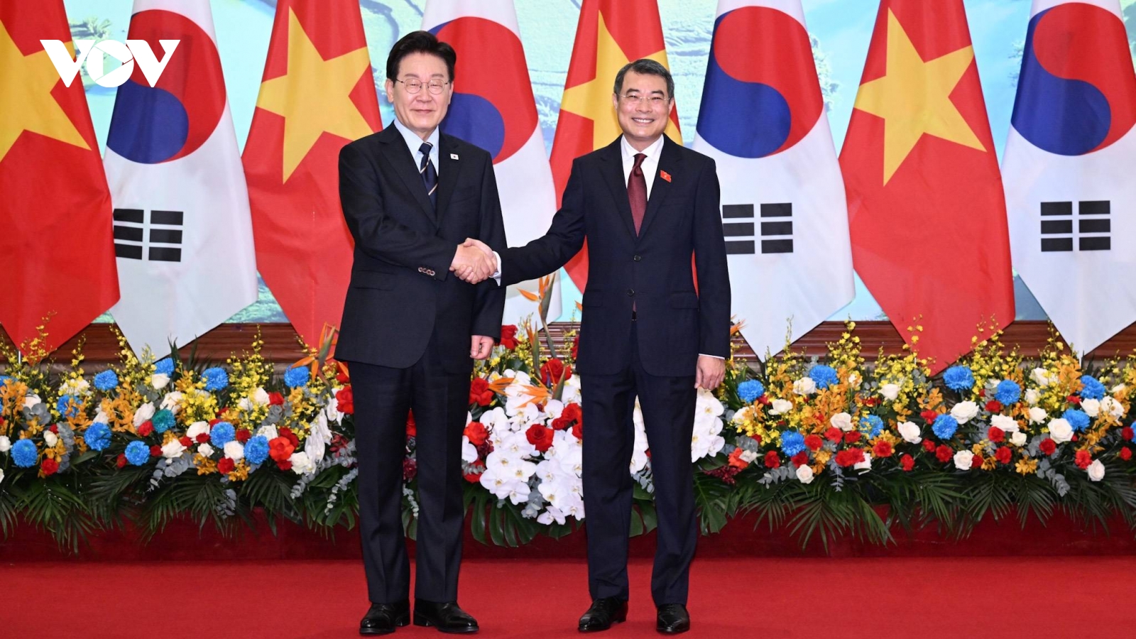 Thủ tướng Lê Minh Hưng hội kiến Tổng thống Hàn Quốc Lee Jae Myung