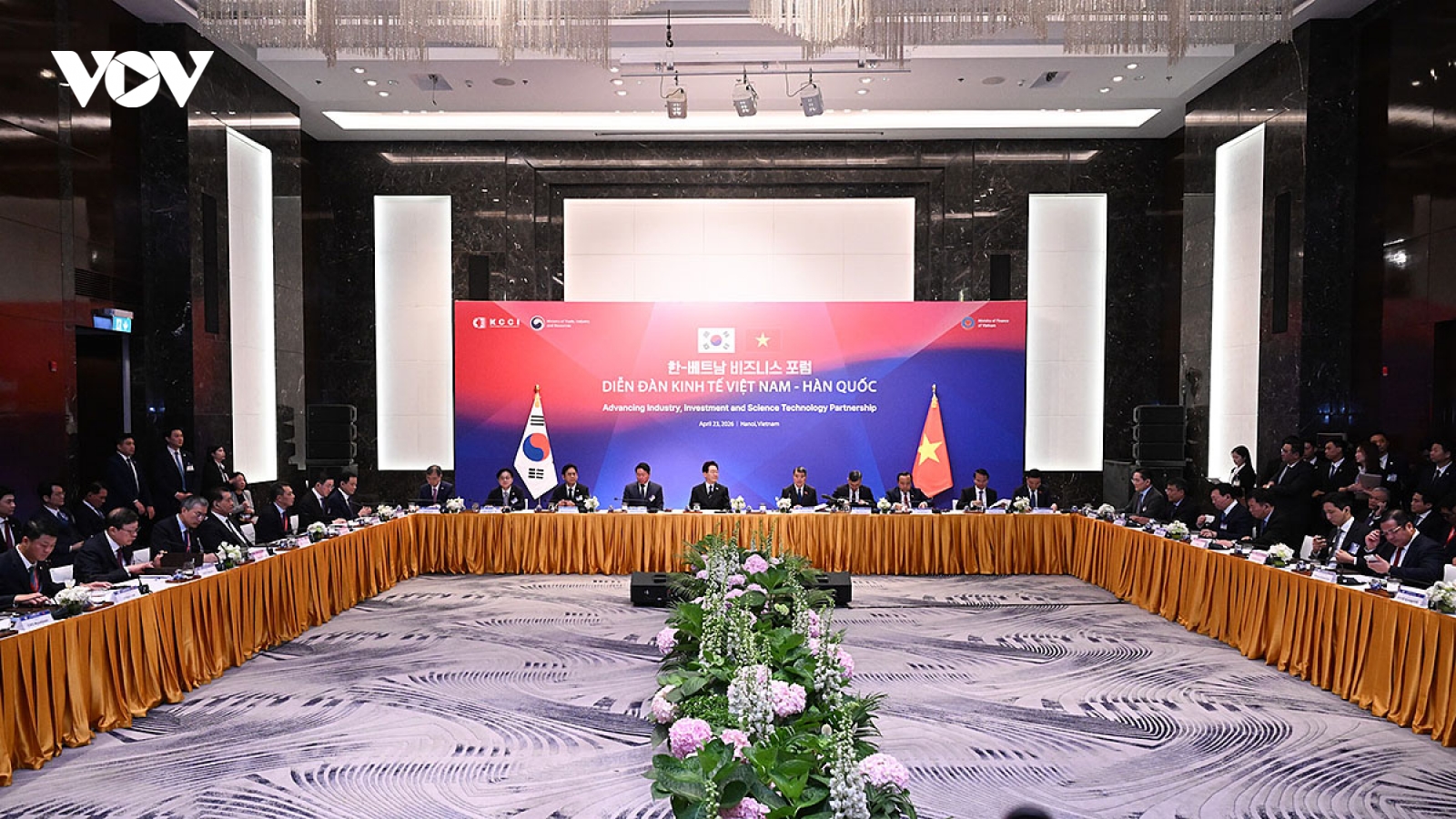 Thủ tướng Lê Minh Hưng và Tổng thống Hàn Quốc Lee Jae Myung dự Toạ đàm bàn tròn