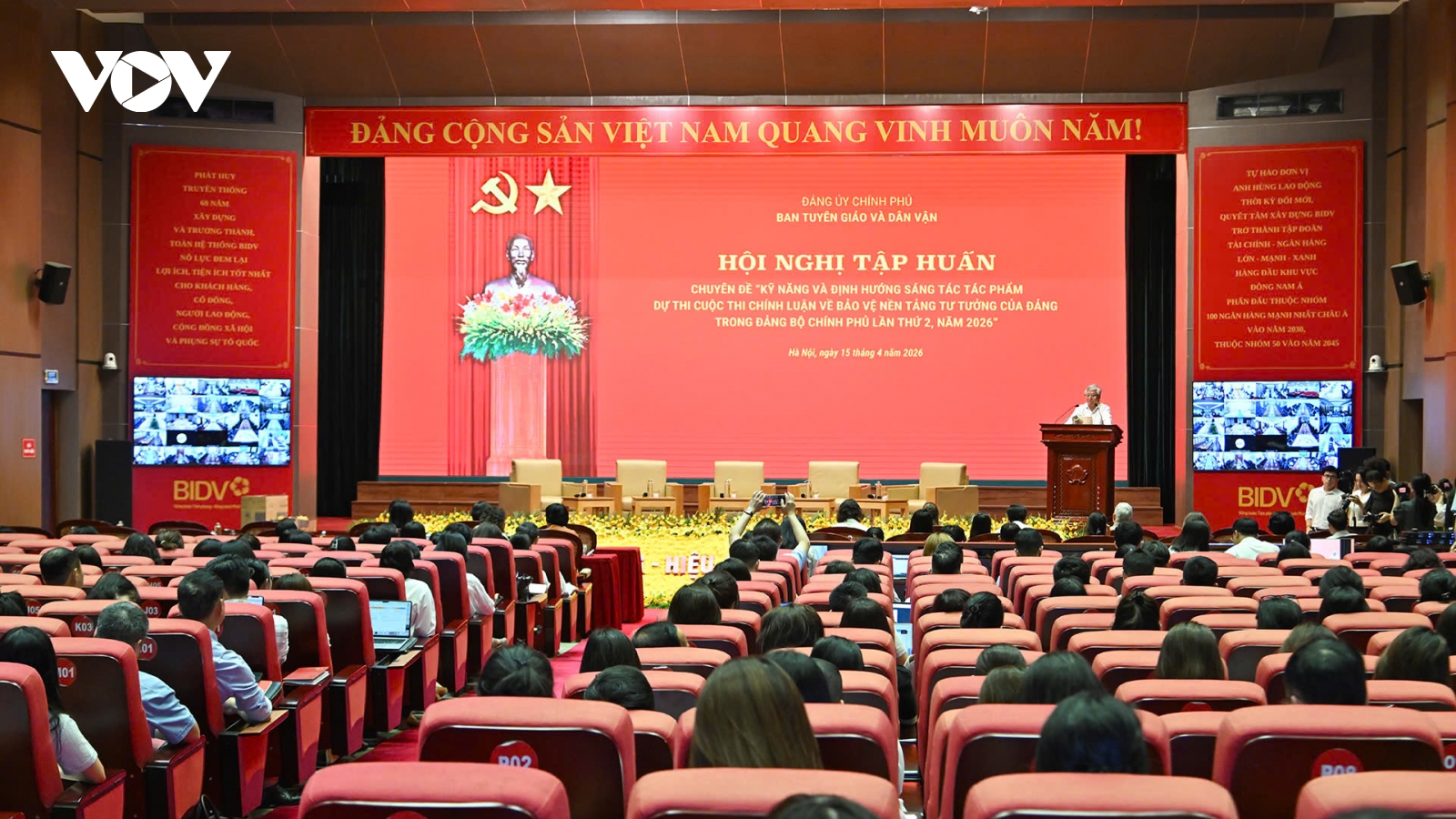 Nâng cao kỹ năng sáng tác tác phẩm chính luận bảo vệ nền tảng tư tưởng của Đảng