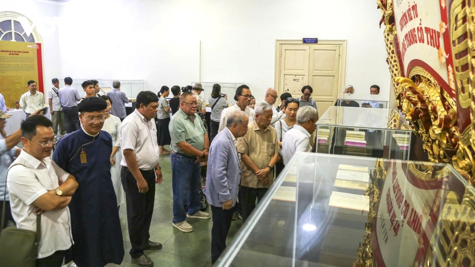 Giới thiệu 34 bản sách quý và cổ thư của triều Nguyễn