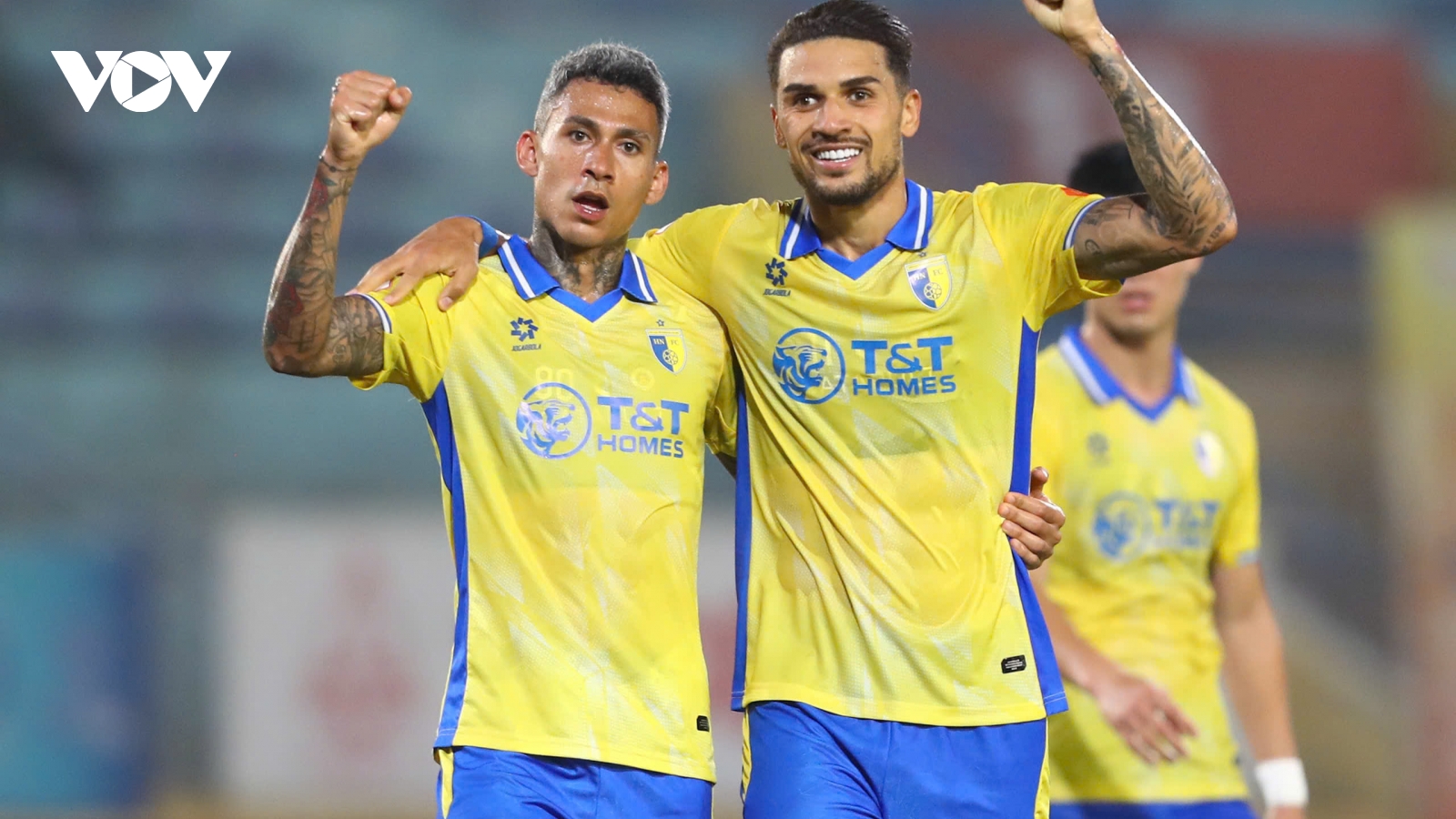 Ghi cú đúp bàn thắng, Hoàng Hên lọt vào top 3 vua phá lưới V-League