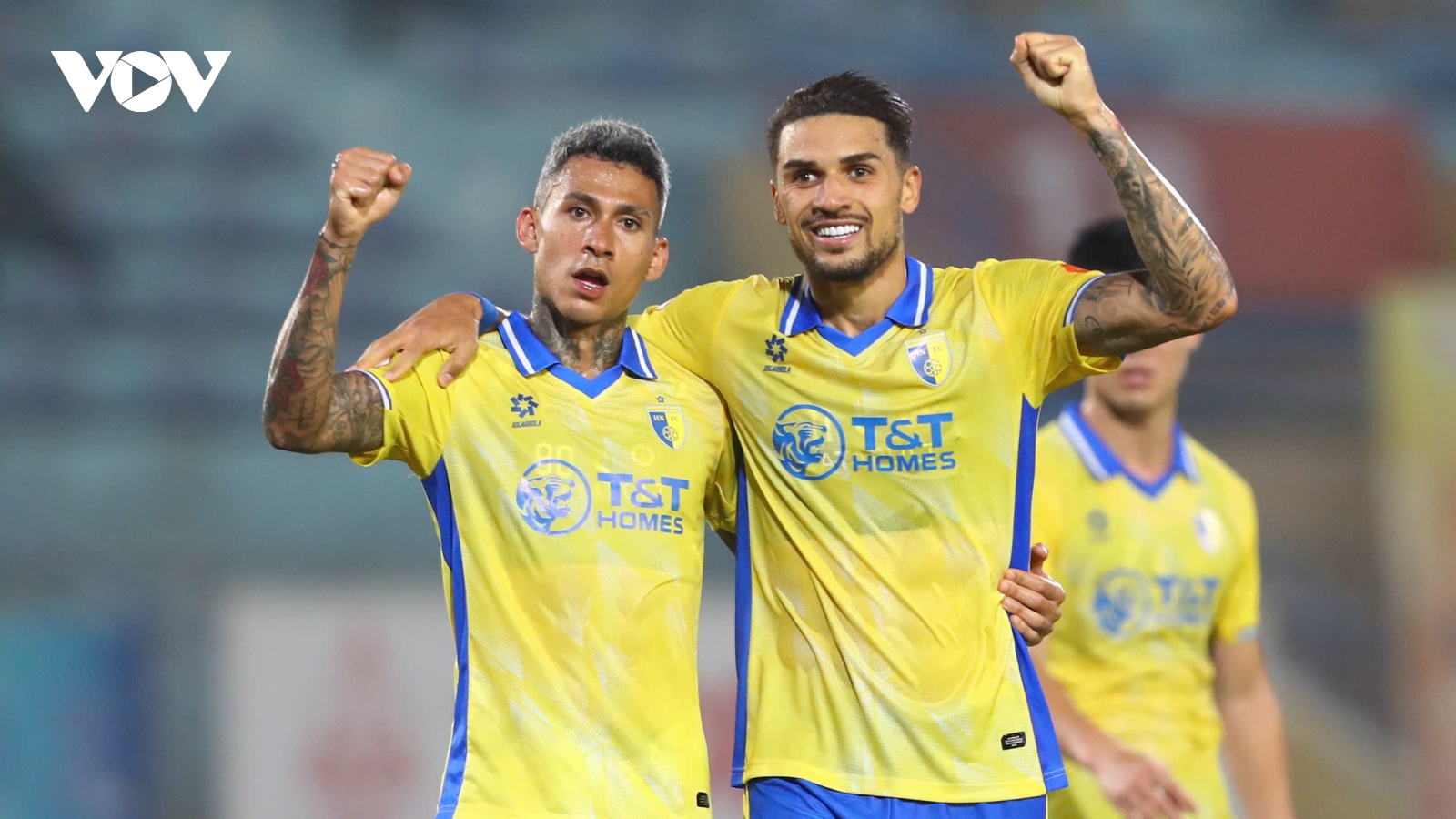 Ghi cú đúp bàn thắng, Hoàng Hên lọt vào top 3 vua phá lưới V-League