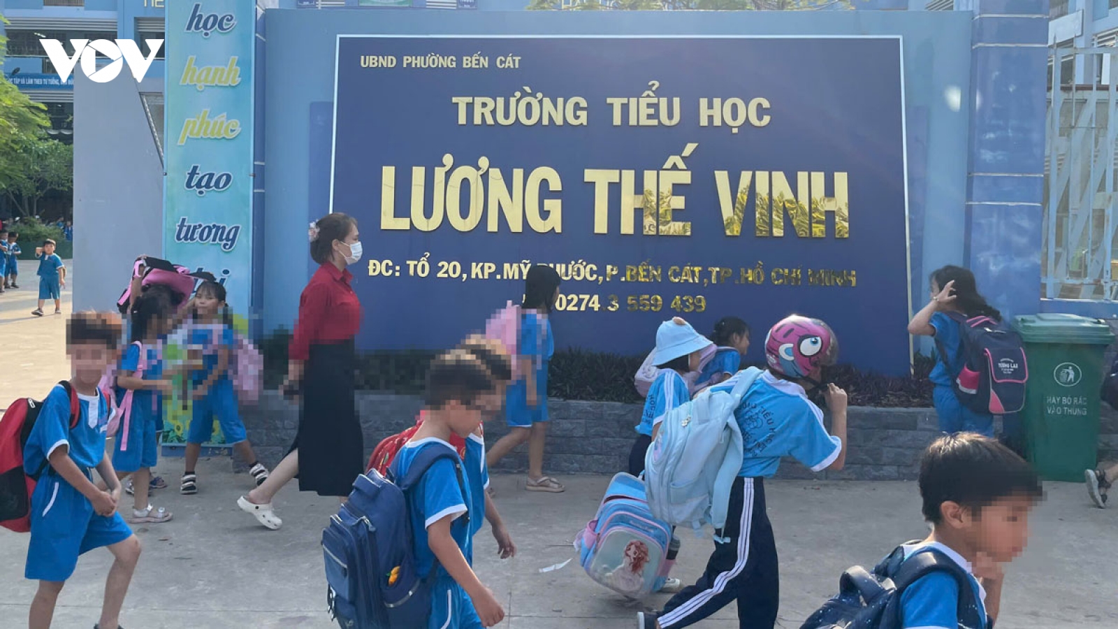 Cô giáo phạt học sinh tự chích kim tiêm vào tay bị cảnh cáo, dừng dạy học