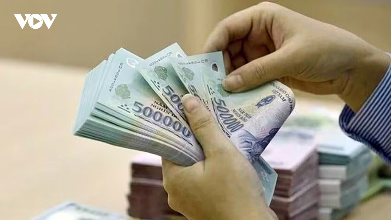 Lãi suất huy động có giảm nhưng... không đáng kể
