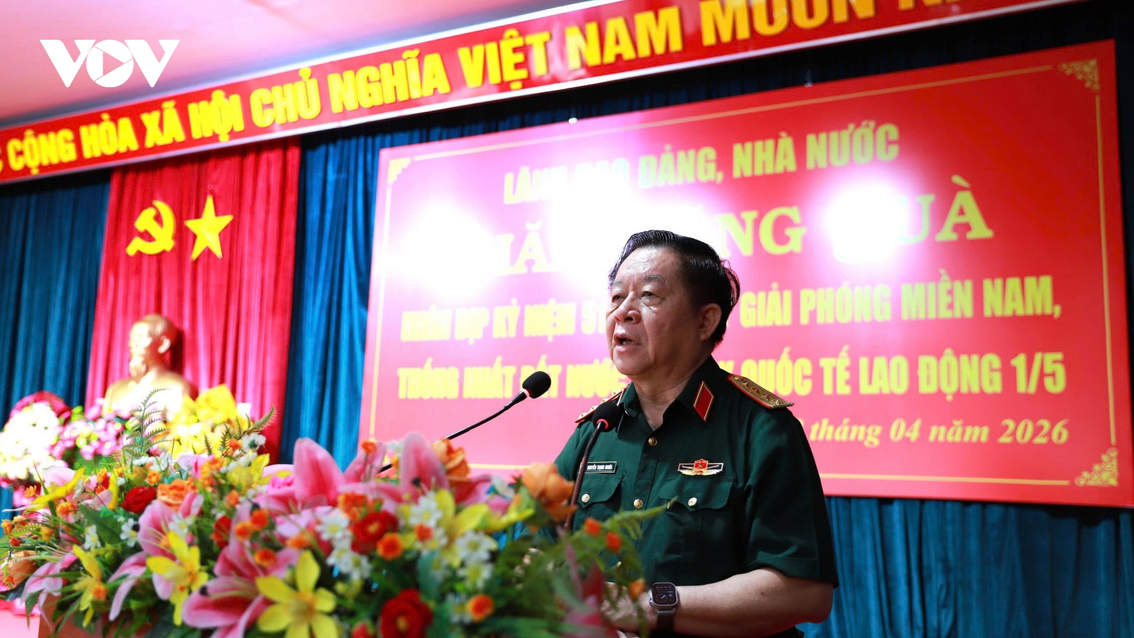 Đại tướng Nguyễn Trọng Nghĩa thăm, tặng quà người có công tại Gia Lai