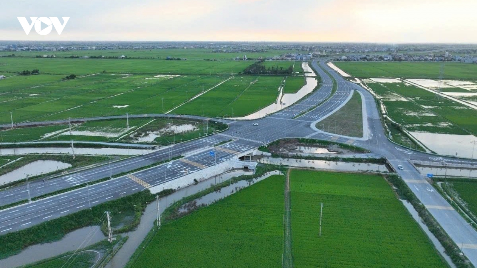 Tăng năng lực đầu tư và chuyển đổi số ngành xây dựng, phát triển hạ tầng
