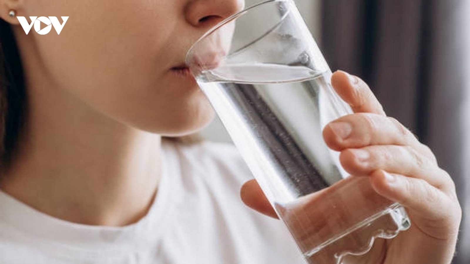 Lý do nên uống một ly nước ngay sau khi thức dậy mỗi ngày