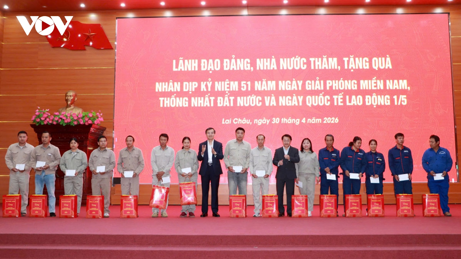 Đoàn công tác của Đảng, Nhà nước thăm, tặng 200 suất quà cho người dân Lai Châu