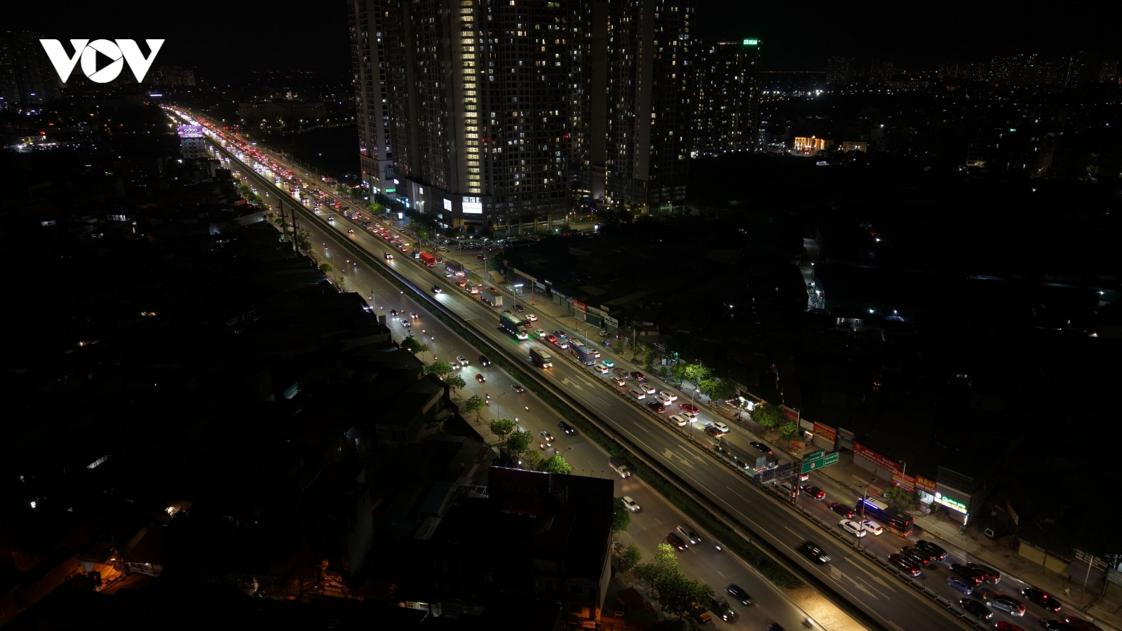 Vành đai 3 ùn tắc gần 10km, hàng nghìn phương tiện "chôn chân" nhiều giờ