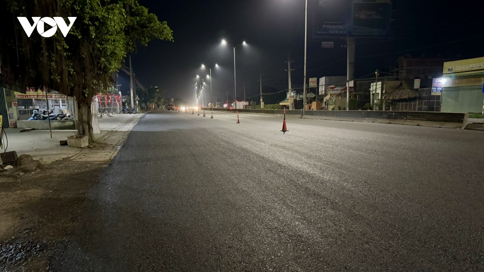 Đồng Nai gấp rút sửa đèn chiếu sáng Quốc lộ 51 trước cao điểm nghỉ lễ