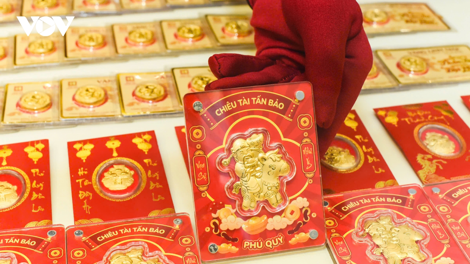 Giá vàng hôm nay 16/4: Vàng thế giới giảm mạnh xuống còn 4.794 USD/oz