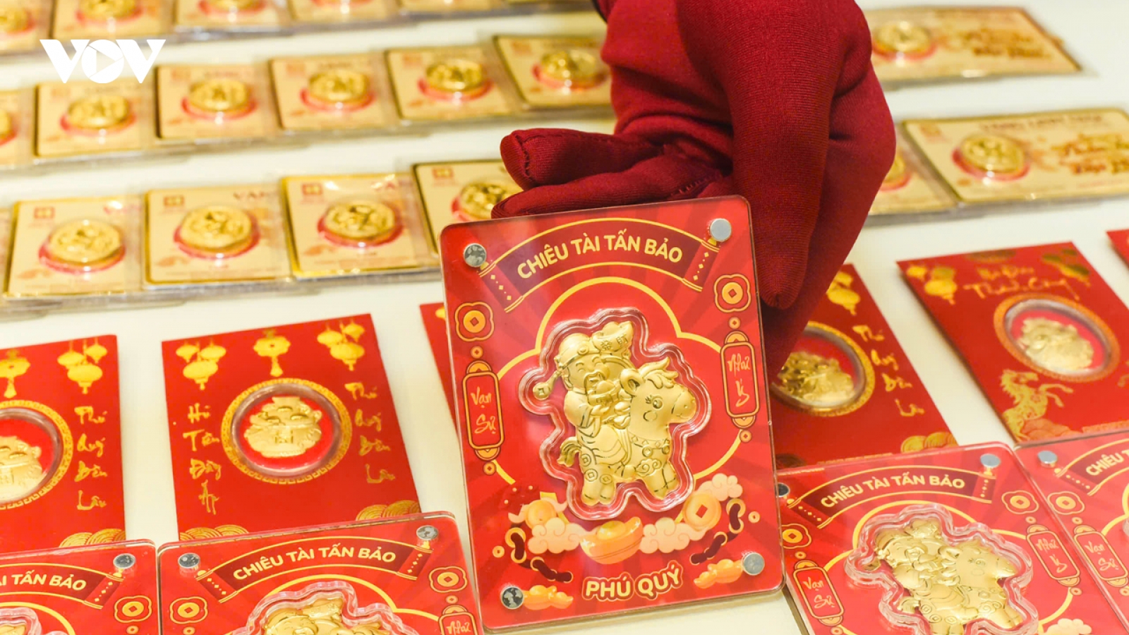 Giá vàng hôm nay 26/5: Vàng trong nước giảm 500.000 đồng/lượng