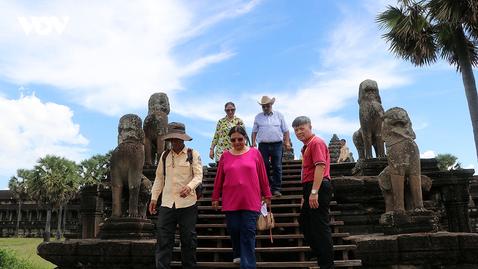Du lịch Campuchia gặp thách thức lớn: Khách quốc tế đến Angkor Wat giảm kỷ lục 32%