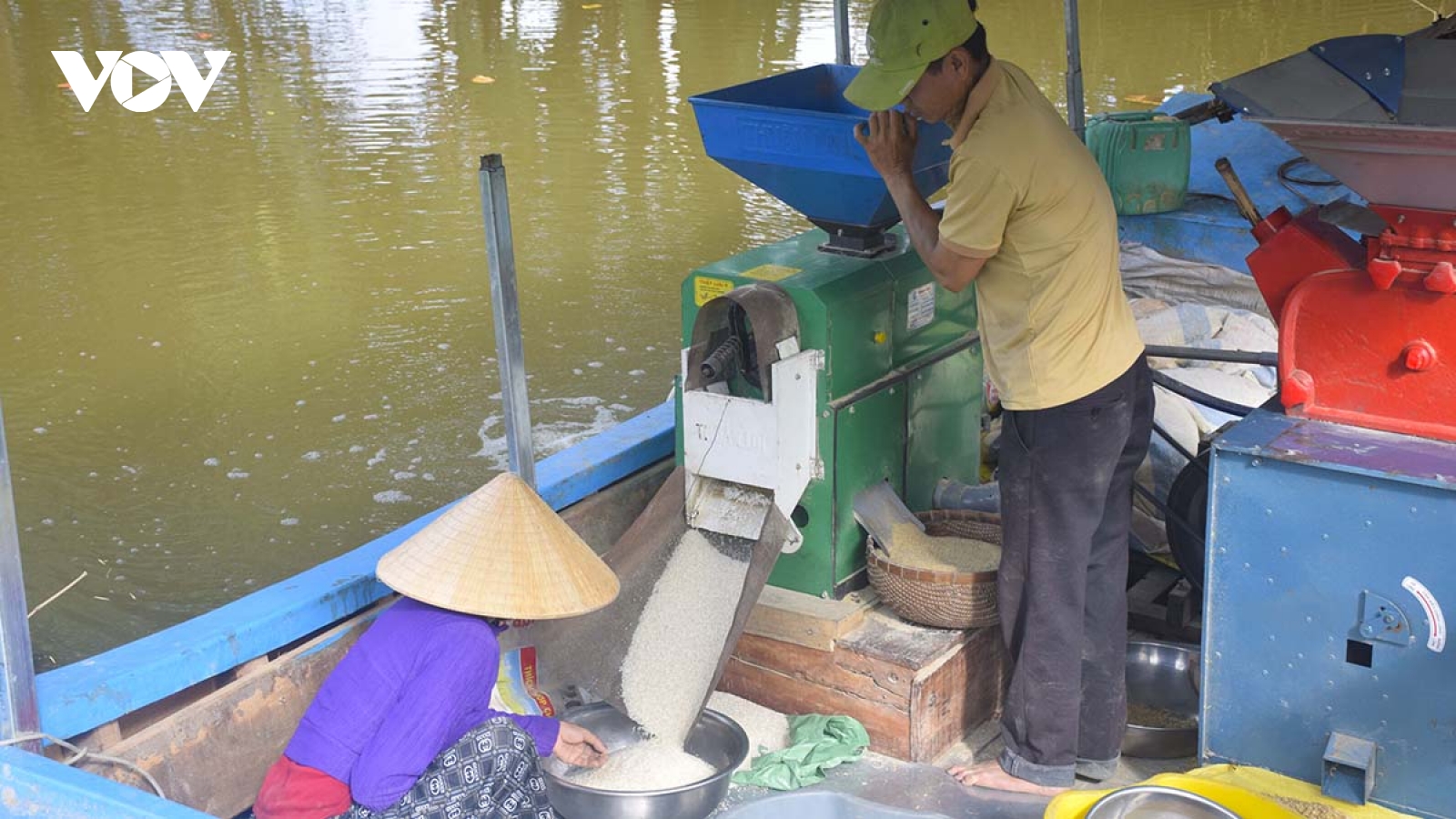 Hồi sinh máy chà gạo trên dòng sông quê