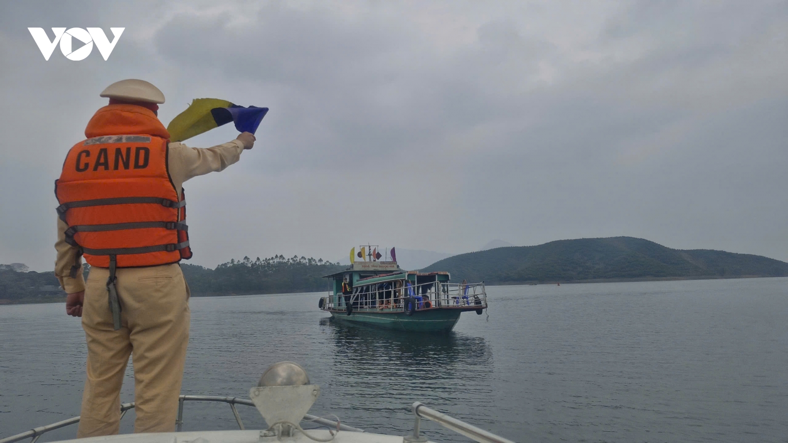 Chung tay vì cuộc sống bình yên sông nước trên hồ Thác Bà (Lào Cai)