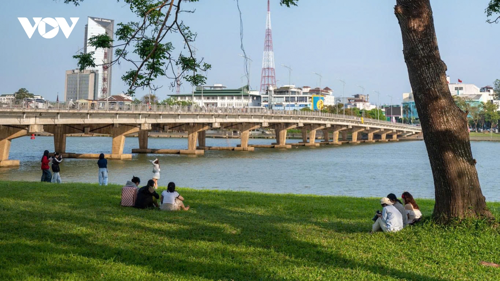 Khám phá Huế mùa đẹp nhất trong năm: Dịu mát, nên thơ và đầy cảm hứng