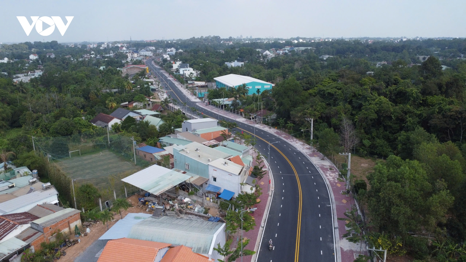 Dở khóc dở cười với đường ngàn tỷ khang trang nhưng khó đi