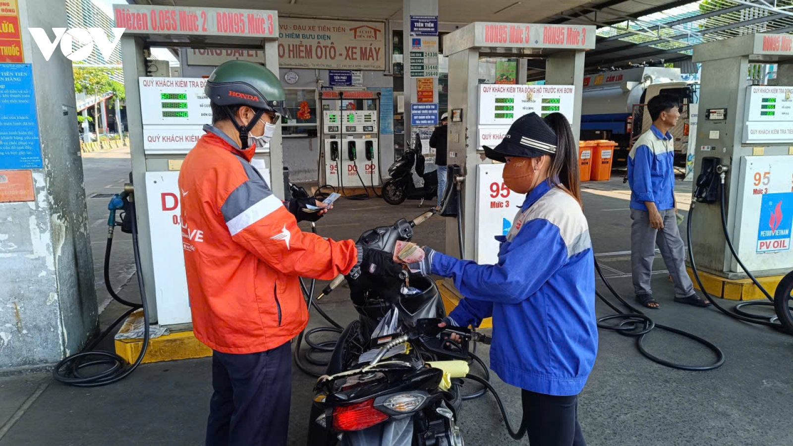 Nhiều cửa hàng xăng dầu chưa triển khai bán xăng sinh học E10