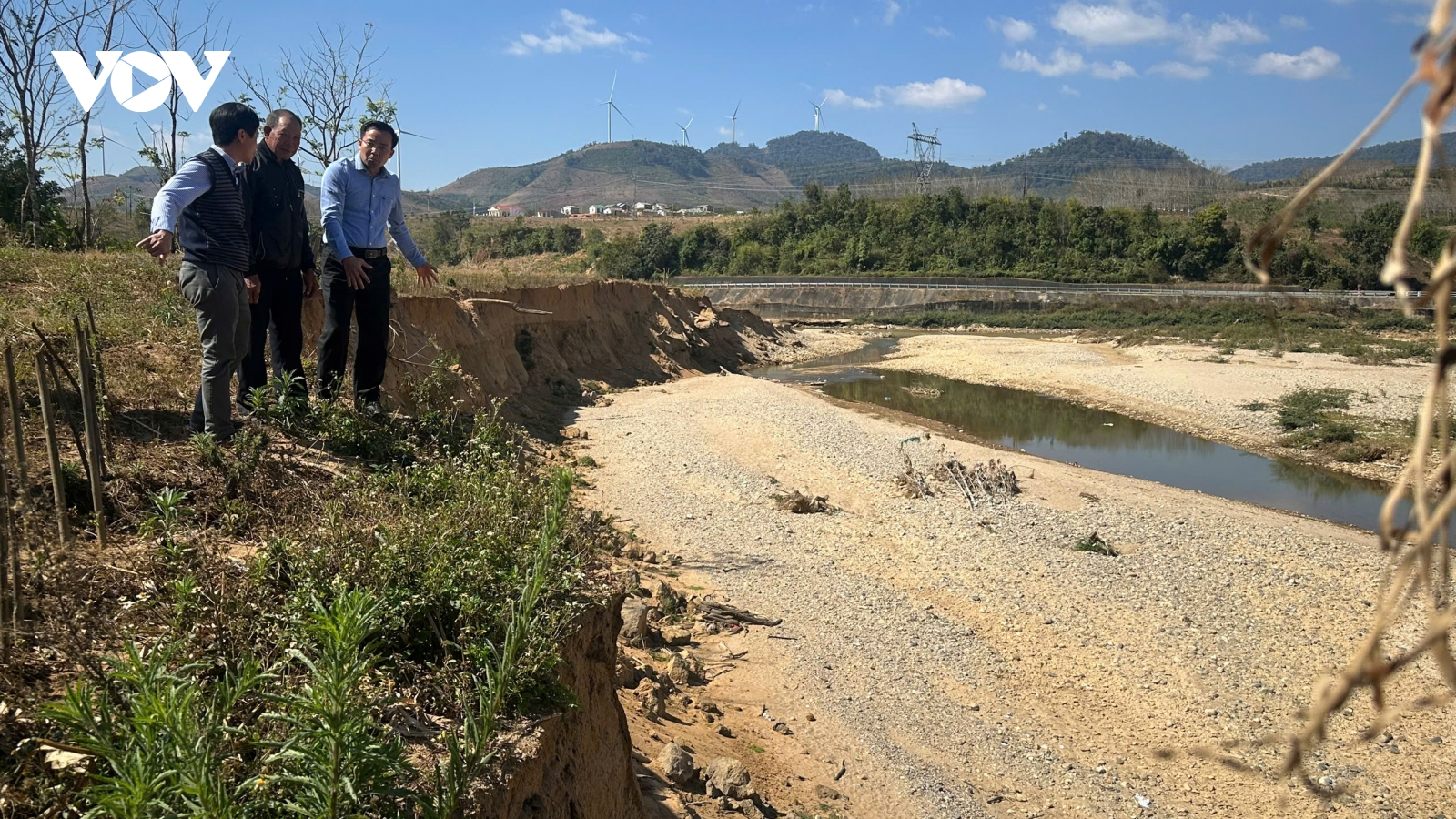 Quảng Ngãi xử lý sạt lở bờ sông Pô Kô qua xã biên giới Dục Nông