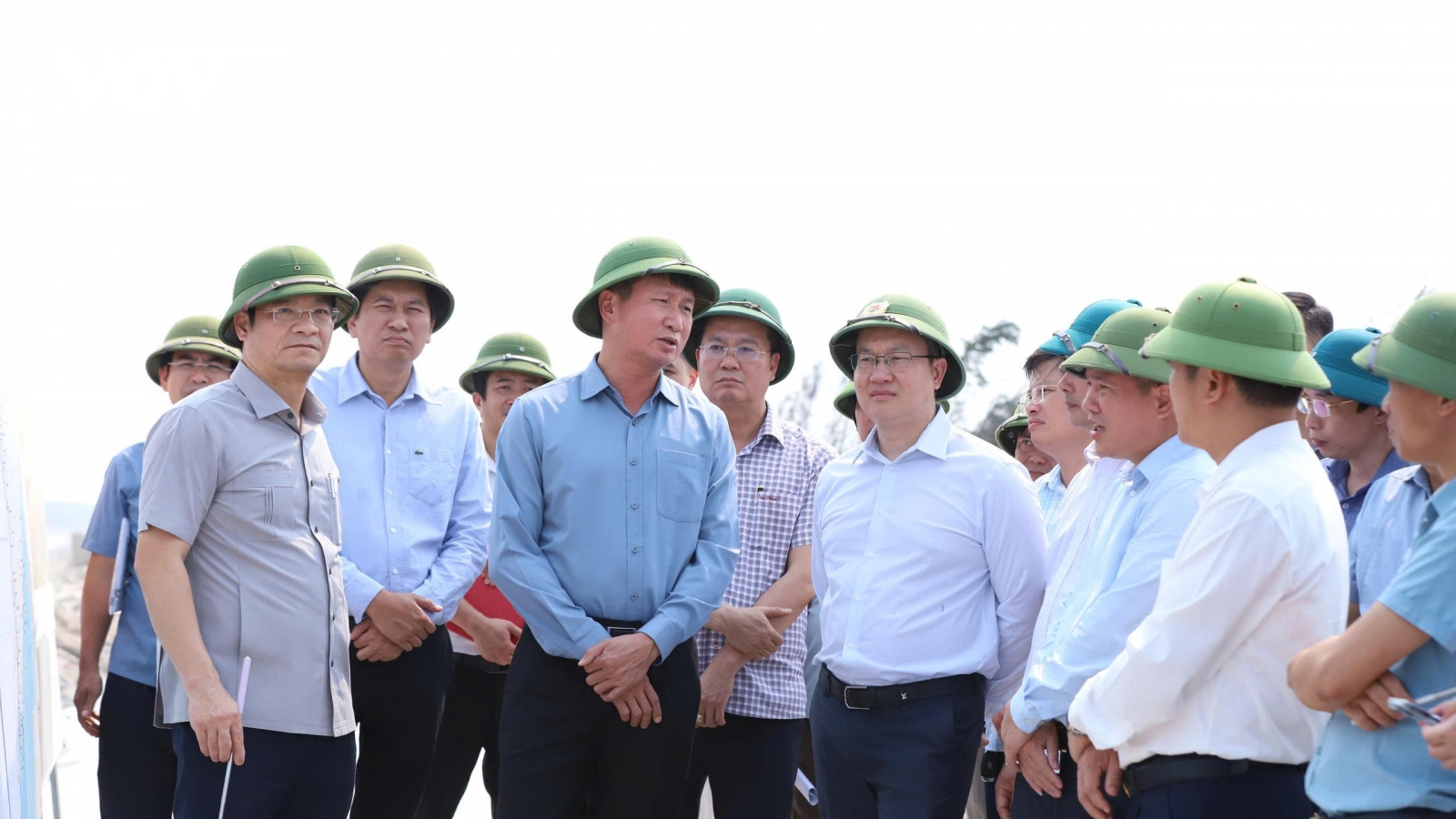 Ninh Bình xử lý khẩn cấp các điểm sạt lở đê biển Hải Thịnh trước mùa mưa bão