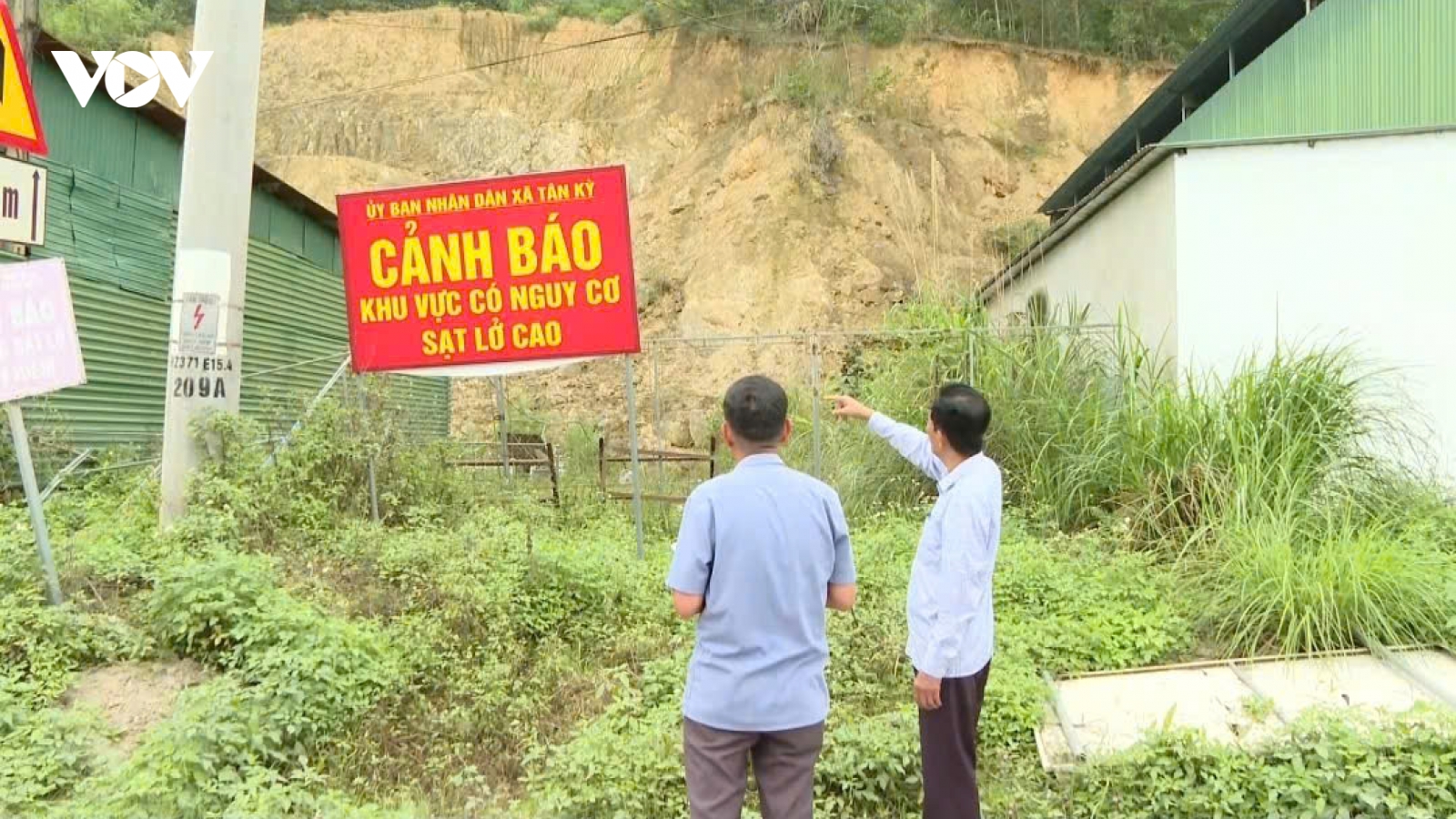 Sạt lở tại Nghệ An, người dân sống bên "miệng tử thần"