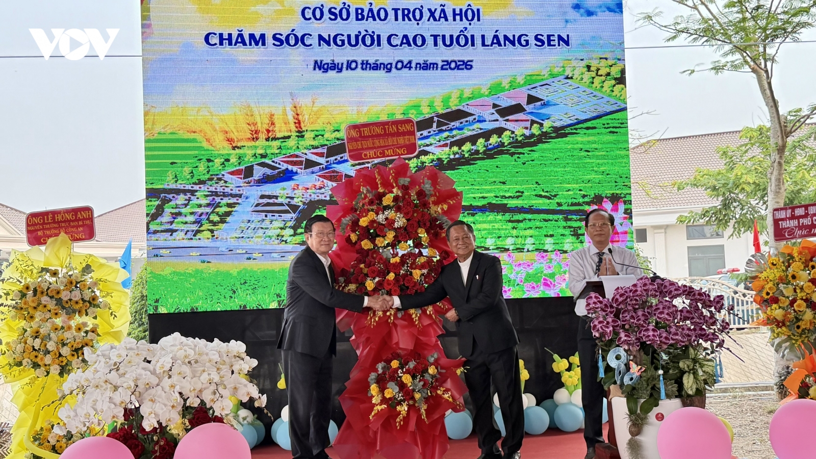 Nguyên Chủ tịch nước Trương Tấn Sang dự lễ khánh thành nhà dưỡng lão Láng Sen