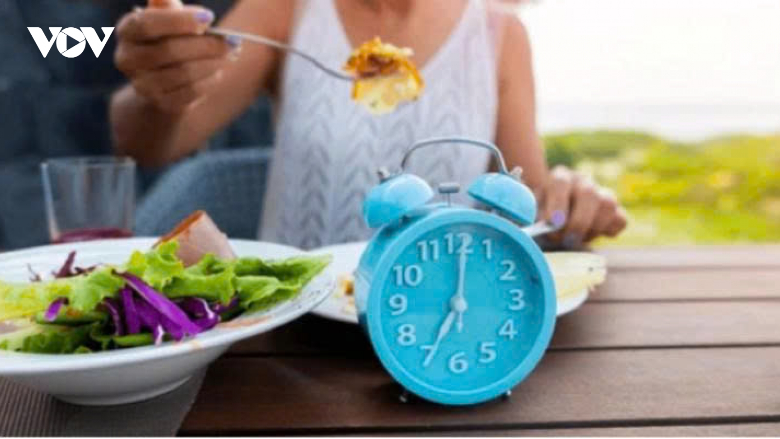 Ăn tối lúc mấy giờ để tiêu hóa tốt và ngủ ngon?