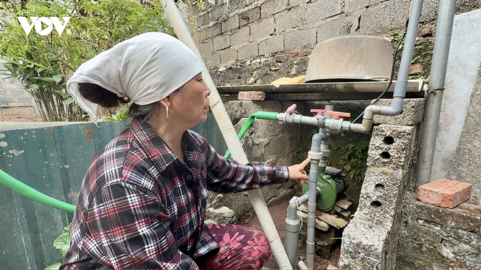Hàng chục nghìn dân sống ven sông Đà vẫn mòn mỏi chờ nước sạch