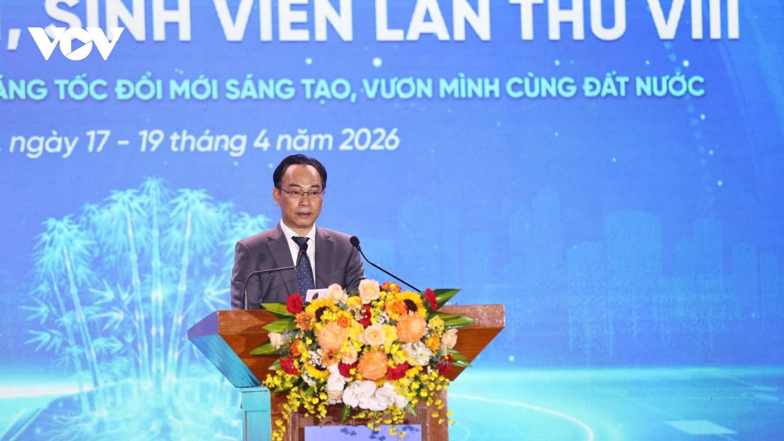 Bộ trưởng Bộ GD-ĐT Hoàng Minh Sơn: "Đừng chỉ học để cầm tấm bằng đi tìm việc"