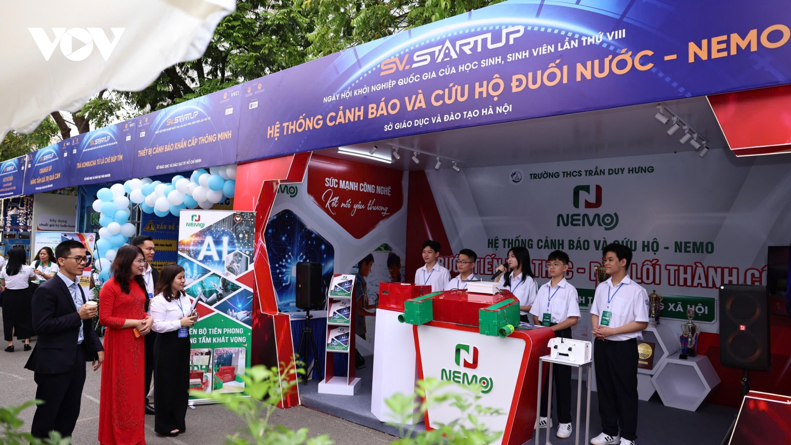 Phó Thủ tướng Lê Tiến Châu động viên, khuyến khích học sinh, sinh viên khởi nghiệp