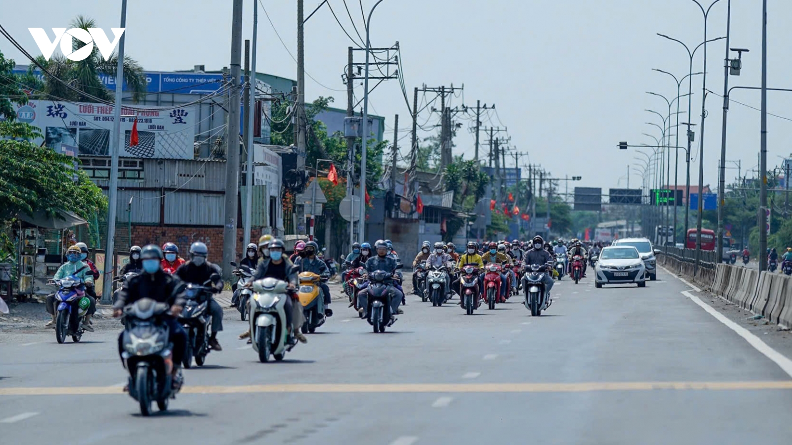 Giao thông TP.HCM dịp lễ 30/4: Cửa ngõ ổn định, cao tốc ùn ứ nhẹ