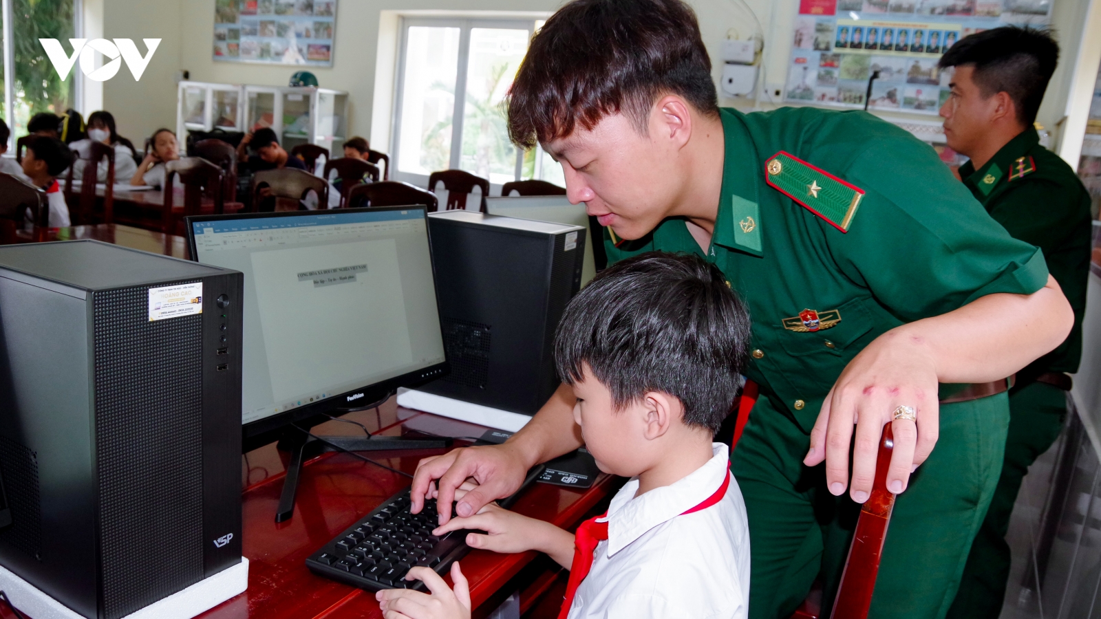Biên phòng Cần Thơ đồng hành cùng học sinh chuyển đổi số