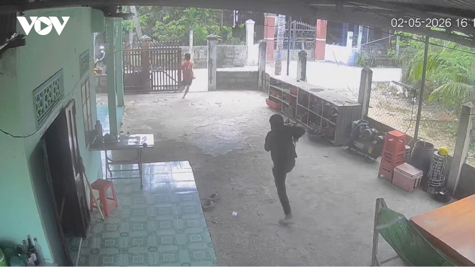 Truy bắt kẻ gian táo tợn rút hung khí chống trả chủ nhà ở Lâm Đồng
