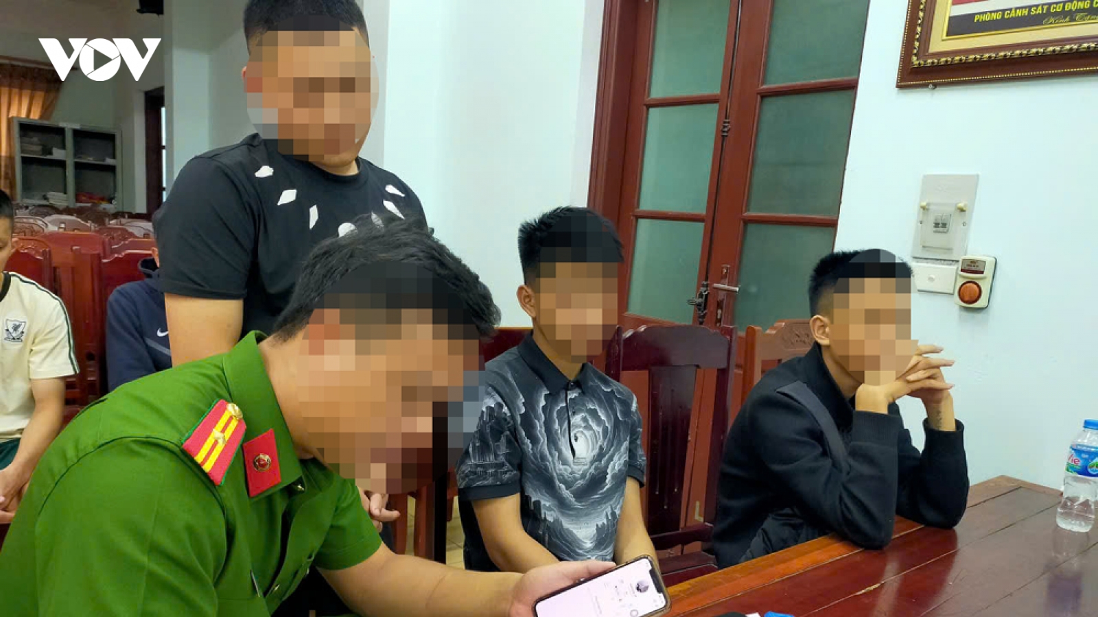 Tụ tập đua xe, mang hung khí quay clip “sống ảo”, nhóm tuổi teen bị bắt gọn
