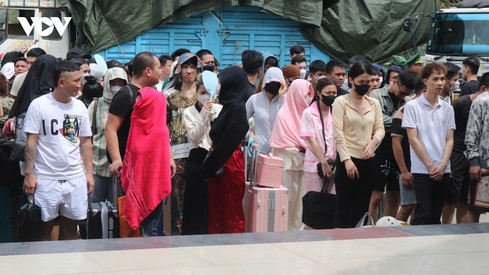 109 công dân Việt Nam được trao trả qua cửa khẩu quốc tế Tịnh Biên, An Giang