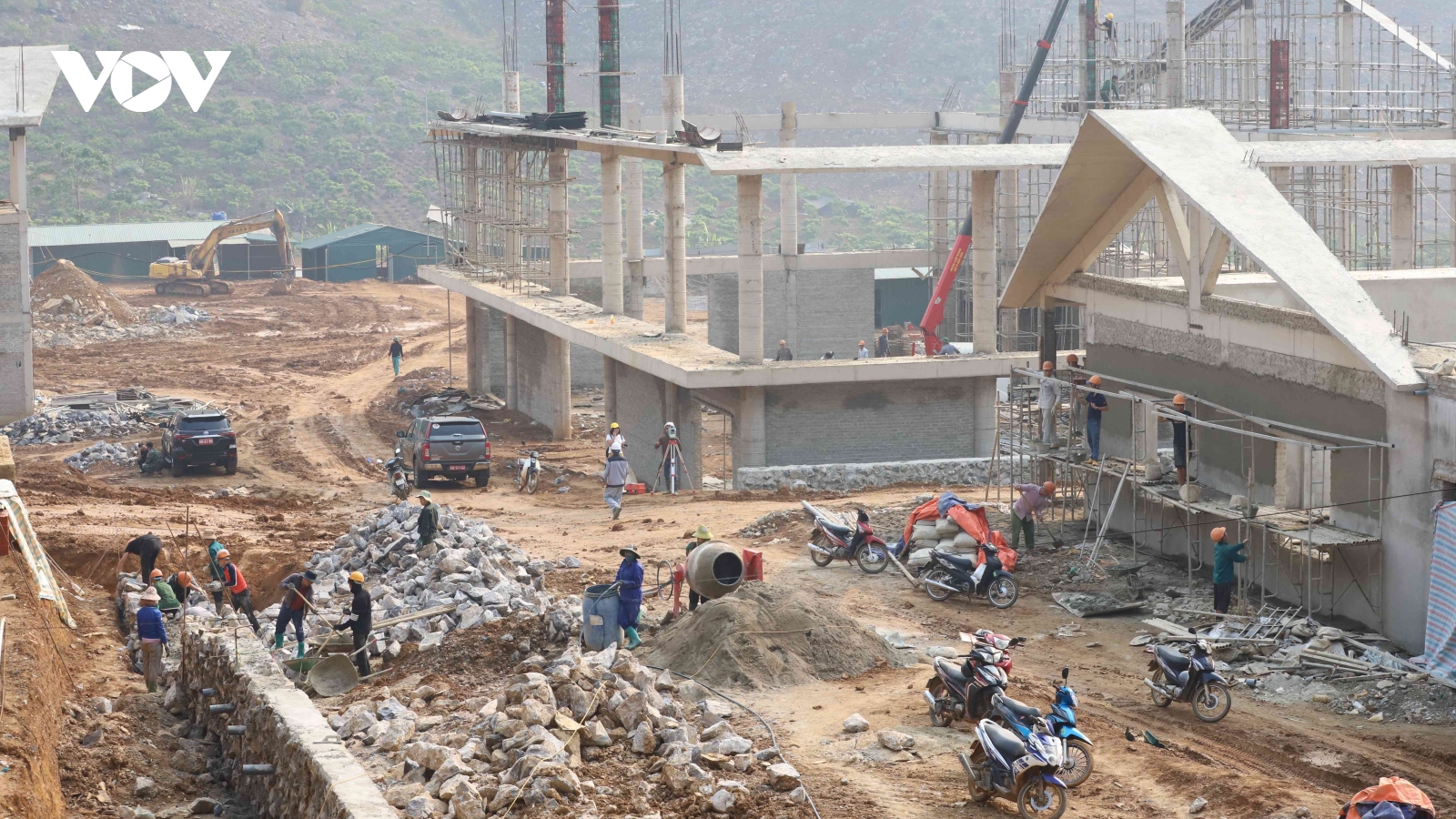 Công trường vùng biên vững nhịp lao động trong kỳ nghỉ lễ