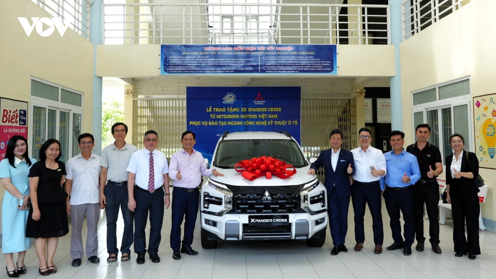Mitsubishi tặng ô tô và nhiều cụm động cơ, hộp số cho trường đại học