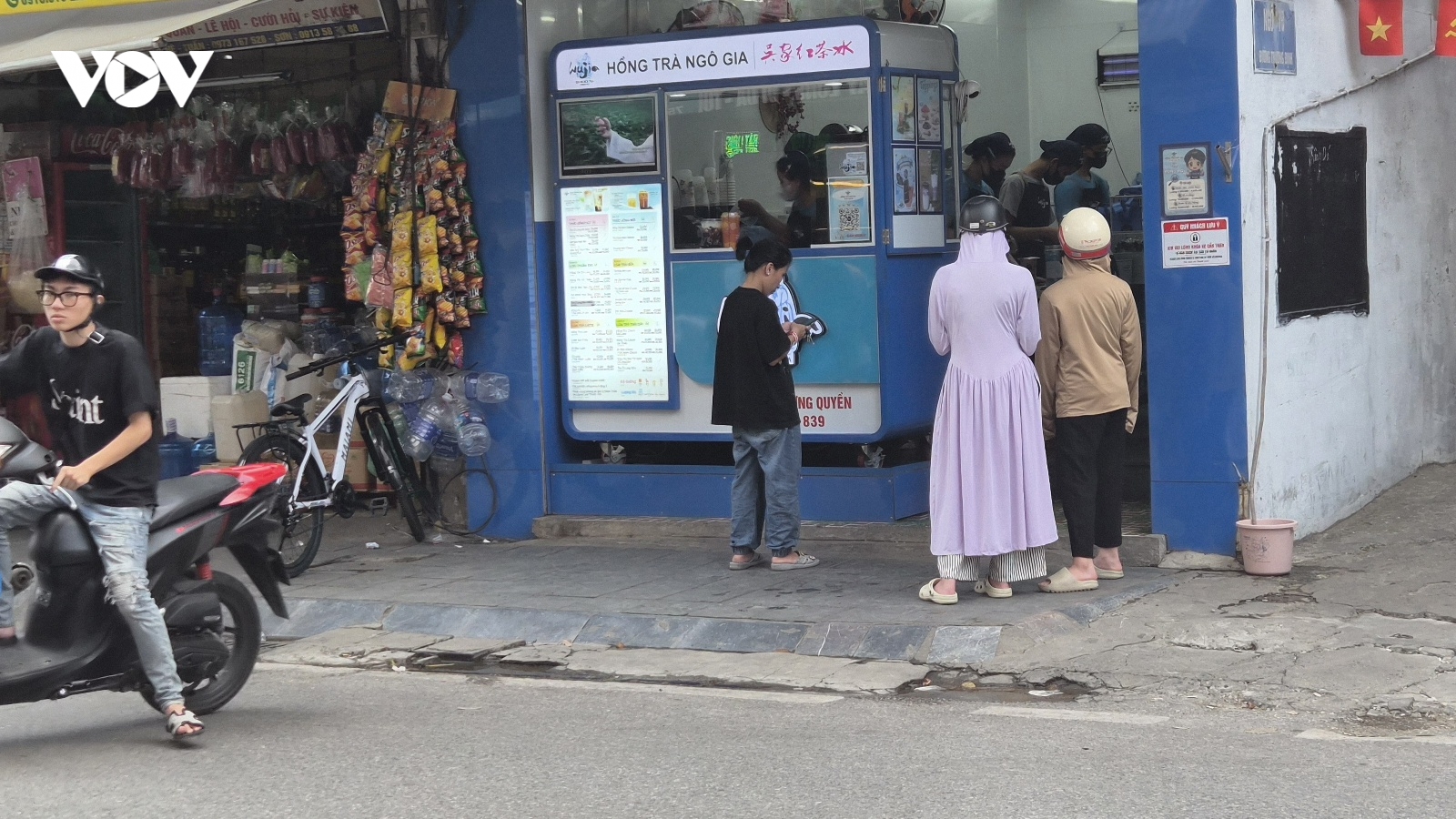 Lại chuyện vỉa hè, trật tự do bàn tay vô hình hay do quản lý nghiêm?