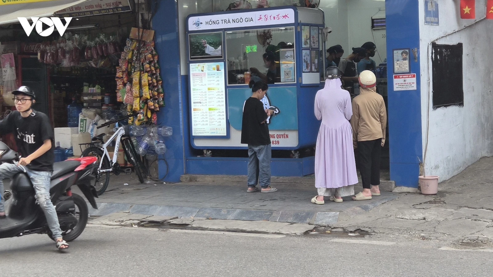 Lại chuyện vỉa hè, trật tự do bàn tay vô hình hay do quản lý nghiêm?