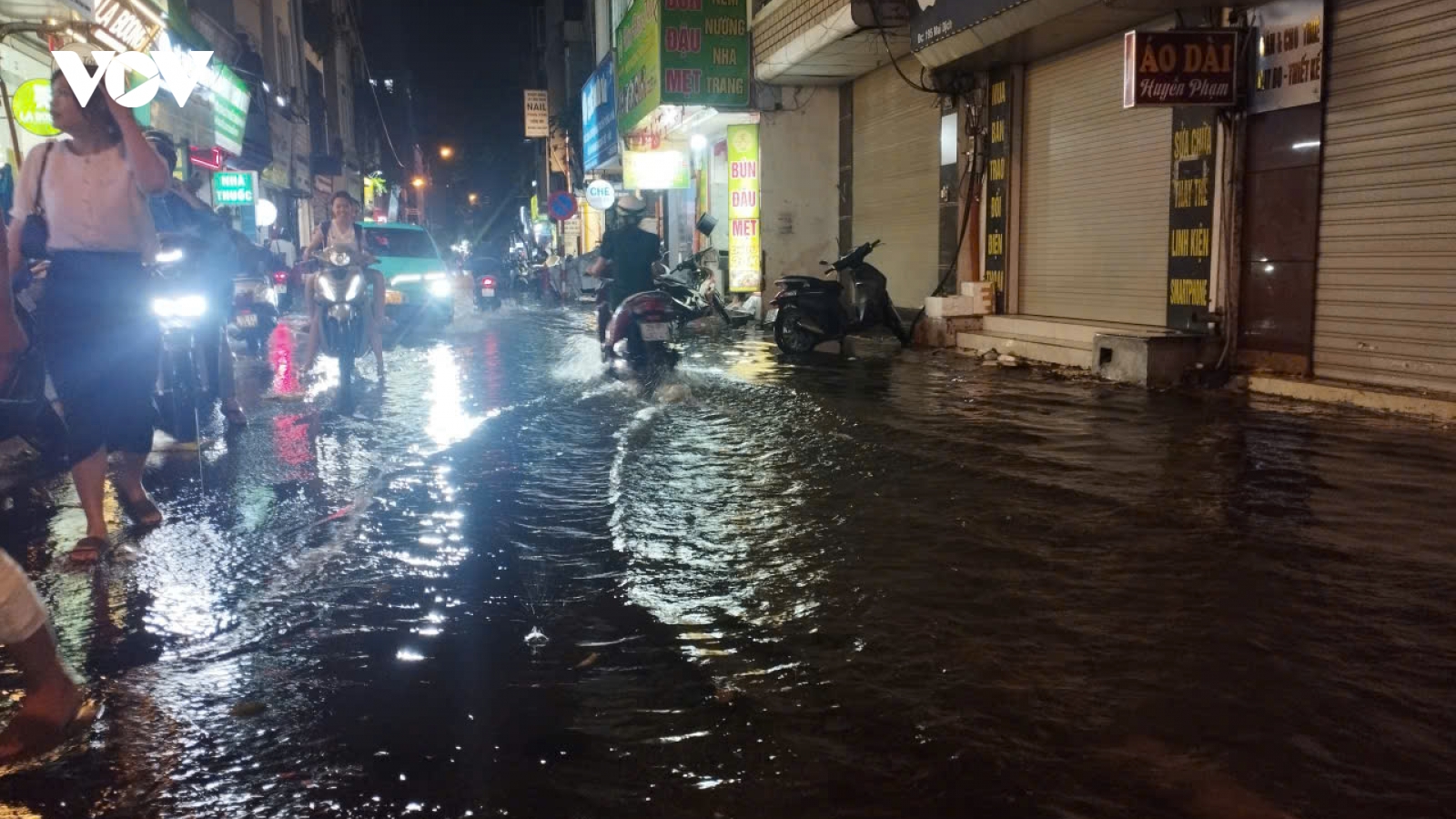 Hà Nội đón mưa giải nhiệt sau chuỗi ngày oi nóng kéo dài