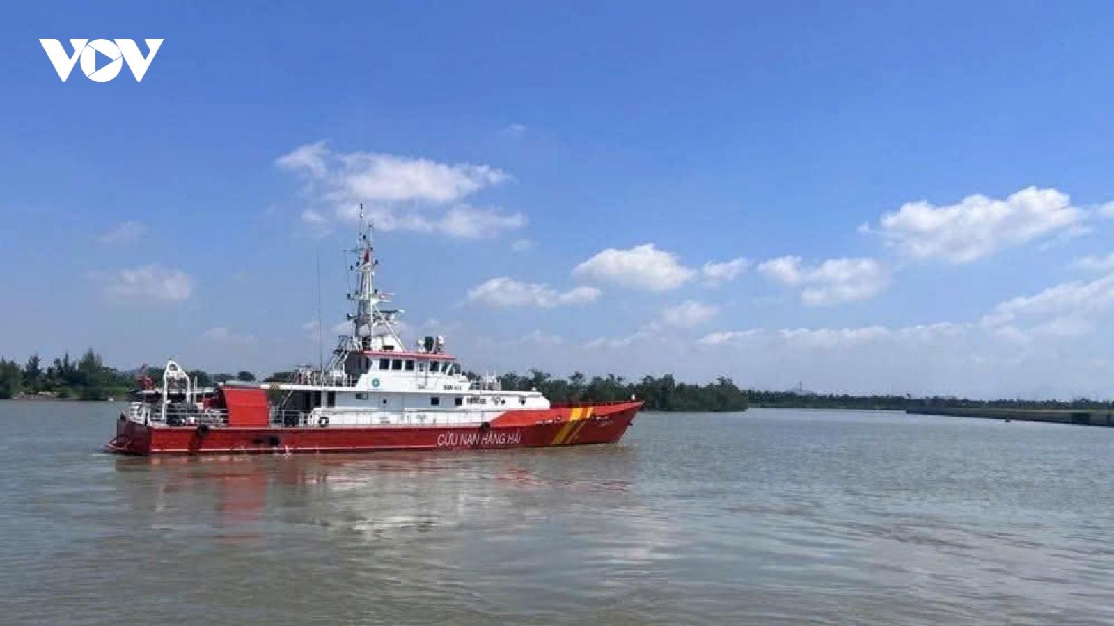 Cứu 9 ngư dân trên tàu cá gặp nạn ở vùng biển Hải Phòng