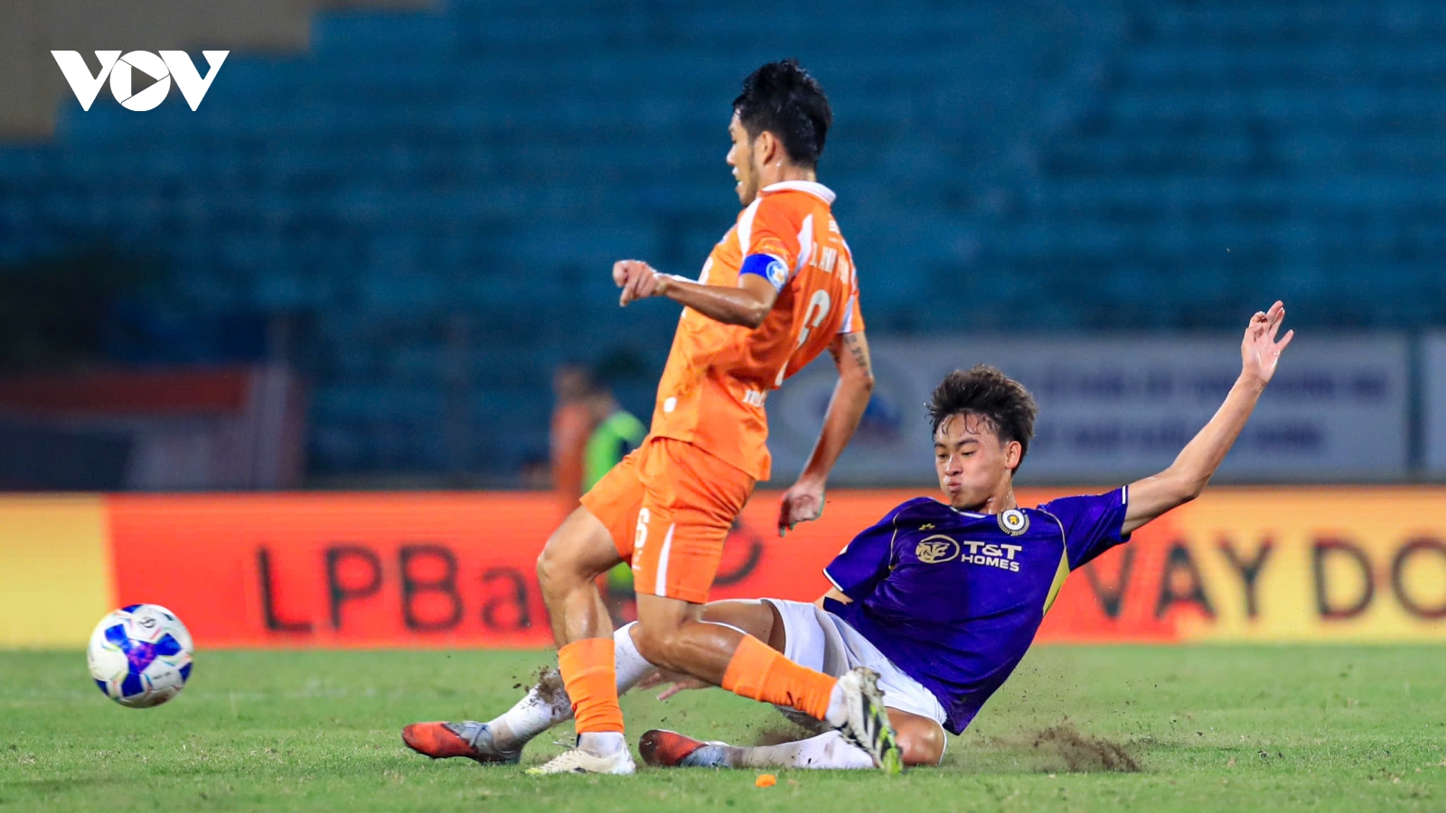 Sao trẻ tỏa sáng, Hà Nội FC đánh bại Đà Nẵng trong trận đấu có 2 thẻ đỏ
