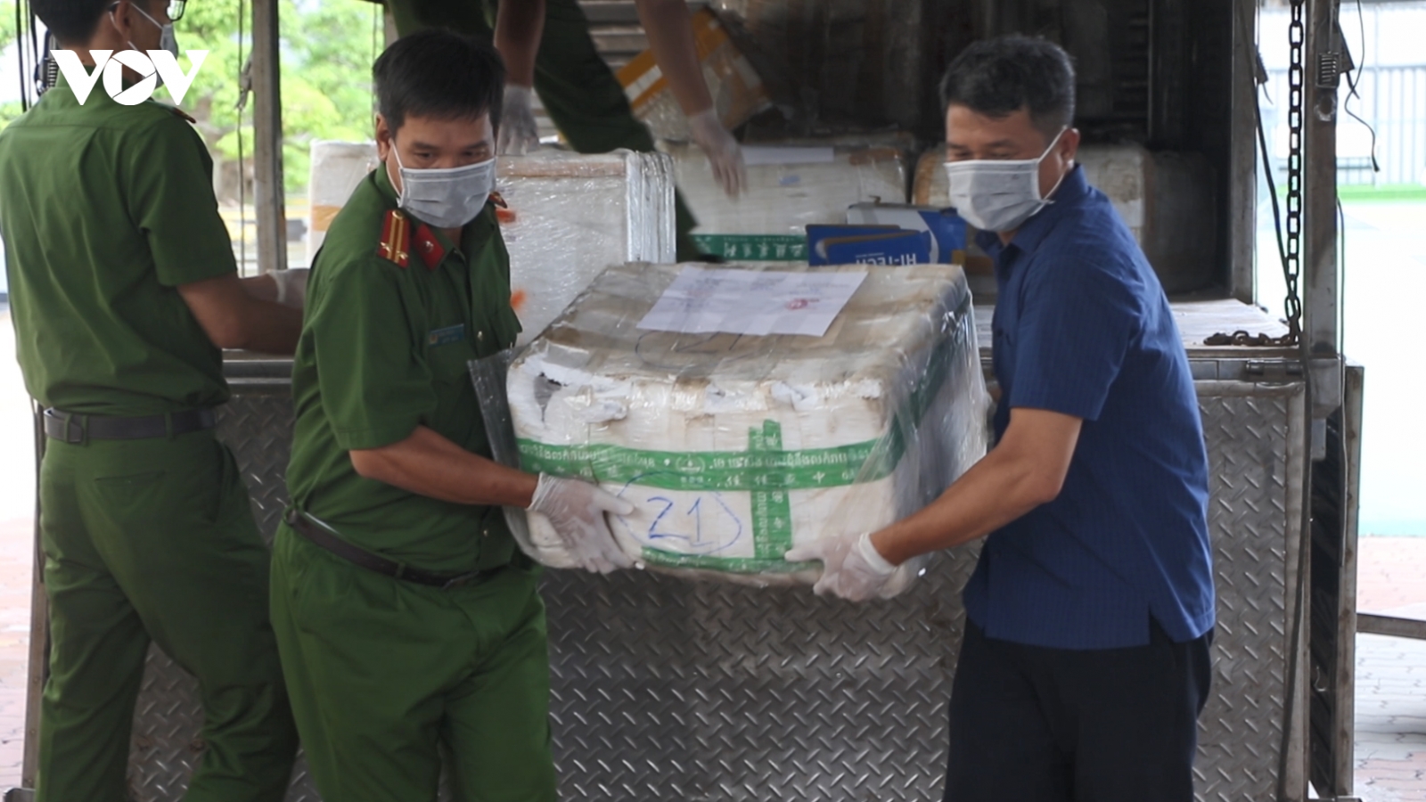 Triệt phá đường dây mua bán chất độc Xyanua xuyên biên giới quy mô lớn