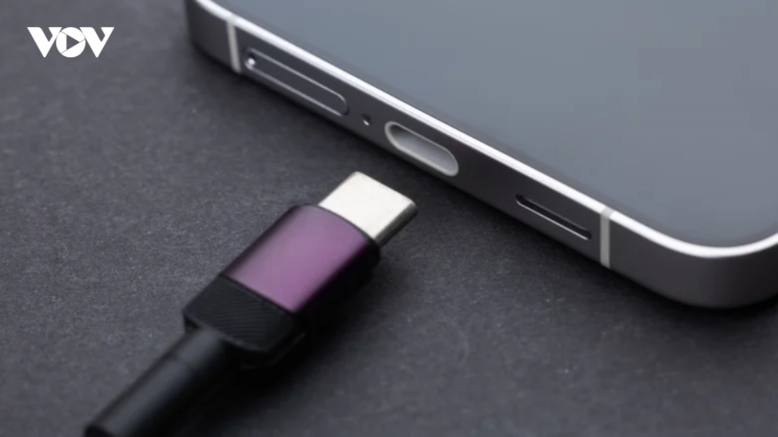 Tại sao điện thoại sạc chậm dù dùng cáp USB-C?