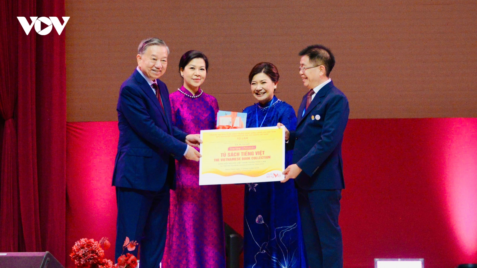 Tổng Bí thư, Chủ tịch nước Tô Lâm gặp gỡ cộng đồng người Việt Nam tại Thái Lan